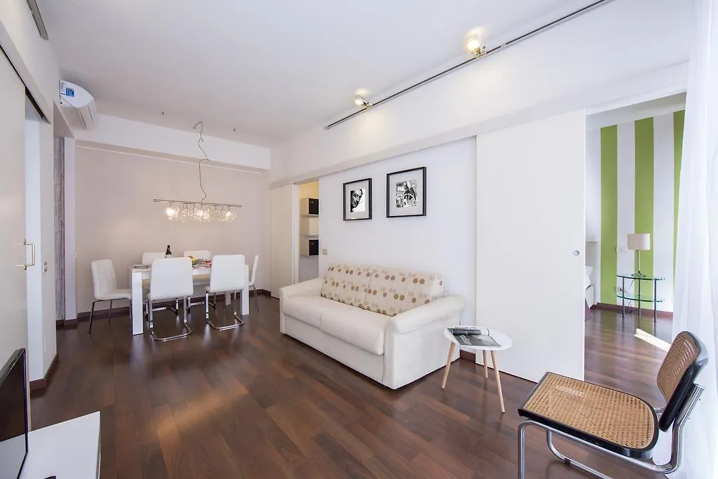 The Square Apartment Como 0*,  Italy